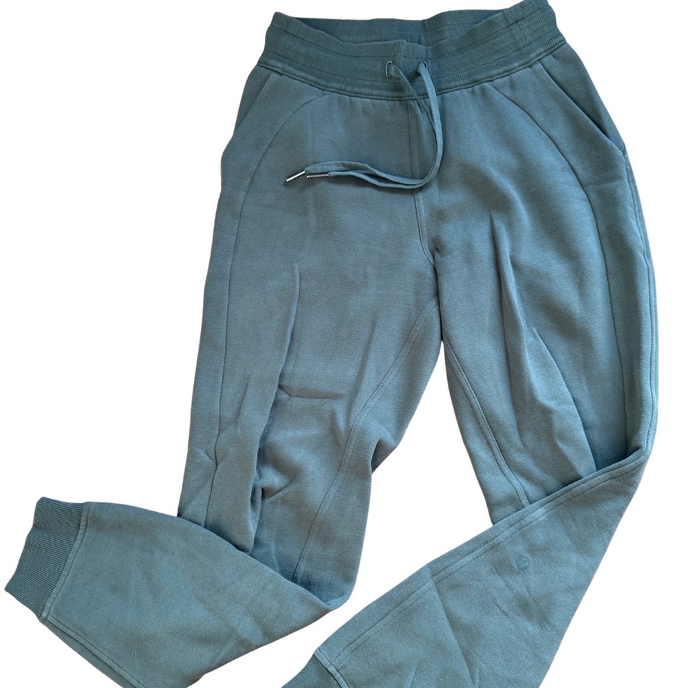 lululemon athletica green Joggers